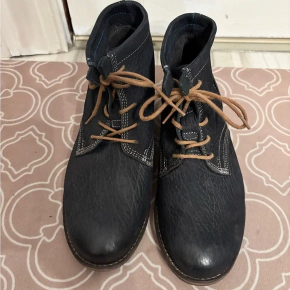 Josef Seibel Blue Leather Chukka Boots with Tan Laces - Picture 1 of 3